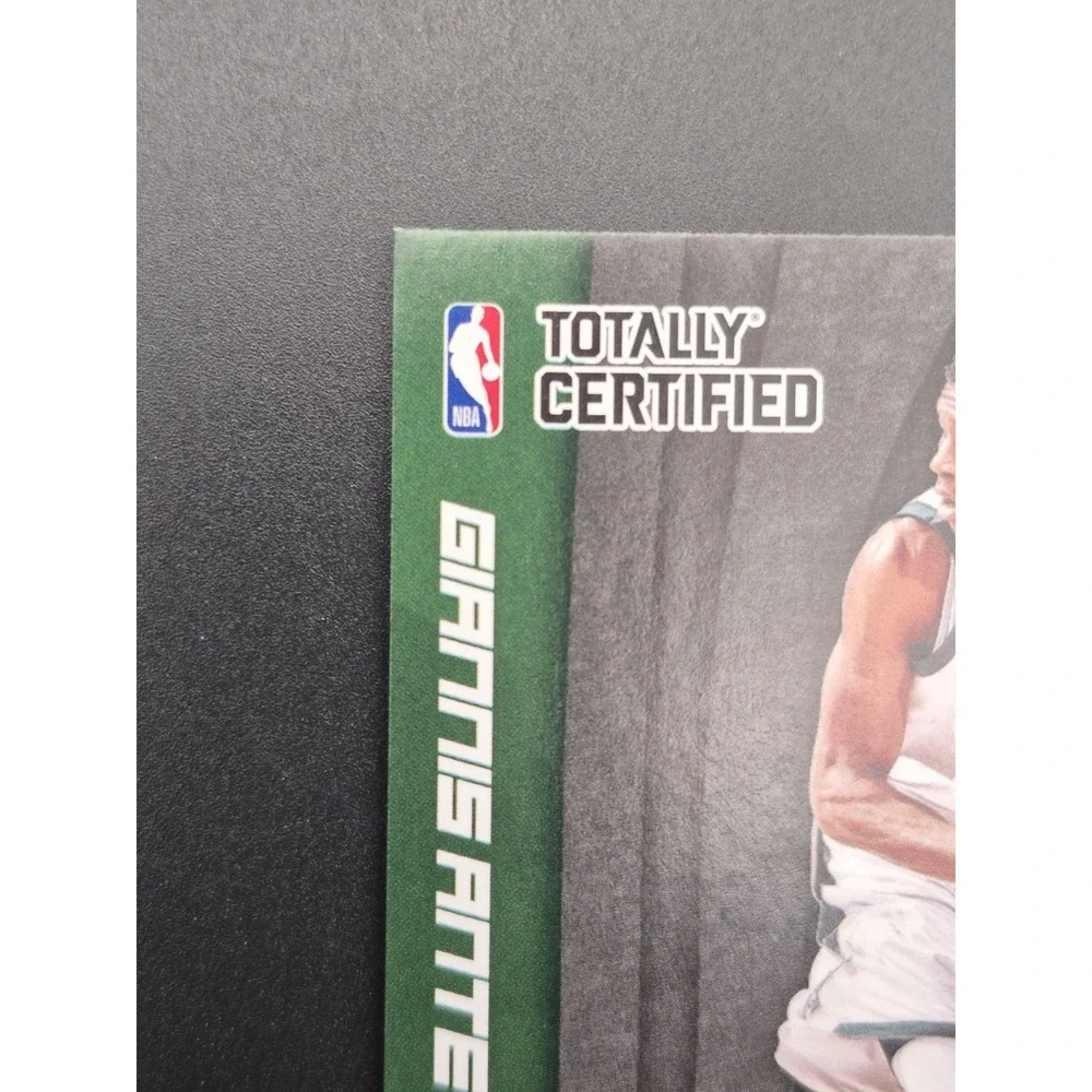 2017-18 Totally Certified Giannis Antetokounmpo #FG-GAN Fabric of the Game /25